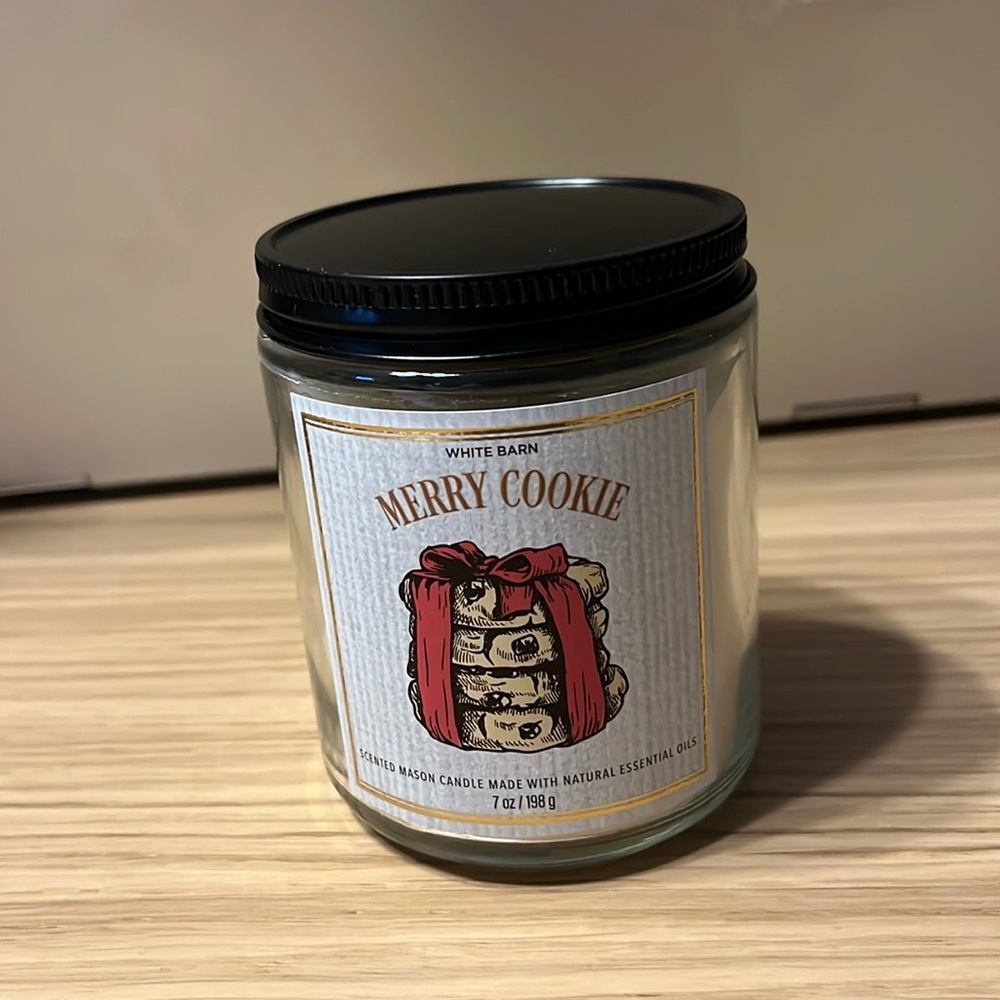 Bath & Body Works Single Wick Candle. Merry Cookie. - Picture 1 of 3